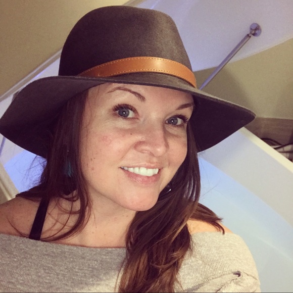 Meet your Posher, Emmie - Picture 1 of 1